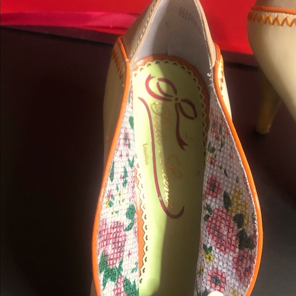 Elegant Vintage Cream and Orange Peep-Toe Heels - Picture 7 of 9